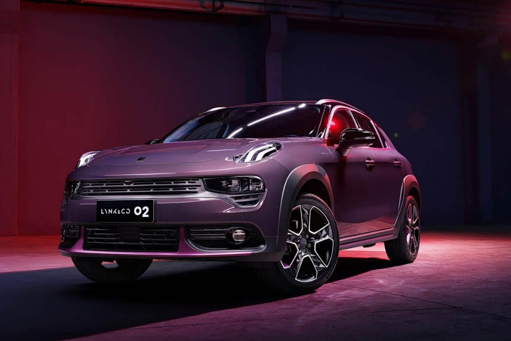 Обновленный Lynk & Co 02 ожидается в продаже в III квартале этого года. Кроссоверу обещают 800-вольтовую архитектуру и новые силовые агрегаты. Обновленный Lynk & Co 02 ожидается в продаже в III квартале этого года. Кроссоверу обещают 800-вольтовую архитектуру и новые силовые агрегаты.