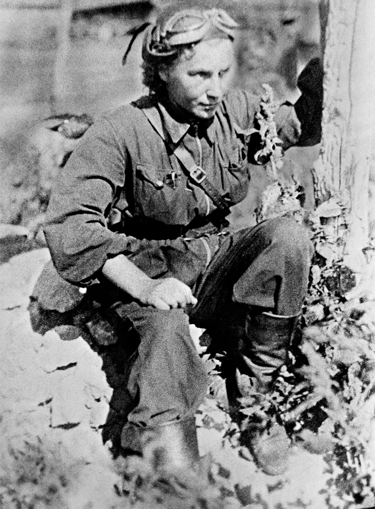 Командир авиационного звена, гвардии младший лейтенант Лидия Литвяк. 1942 Командир авиационного звена, гвардии младший лейтенант Лидия Литвяк. 1942