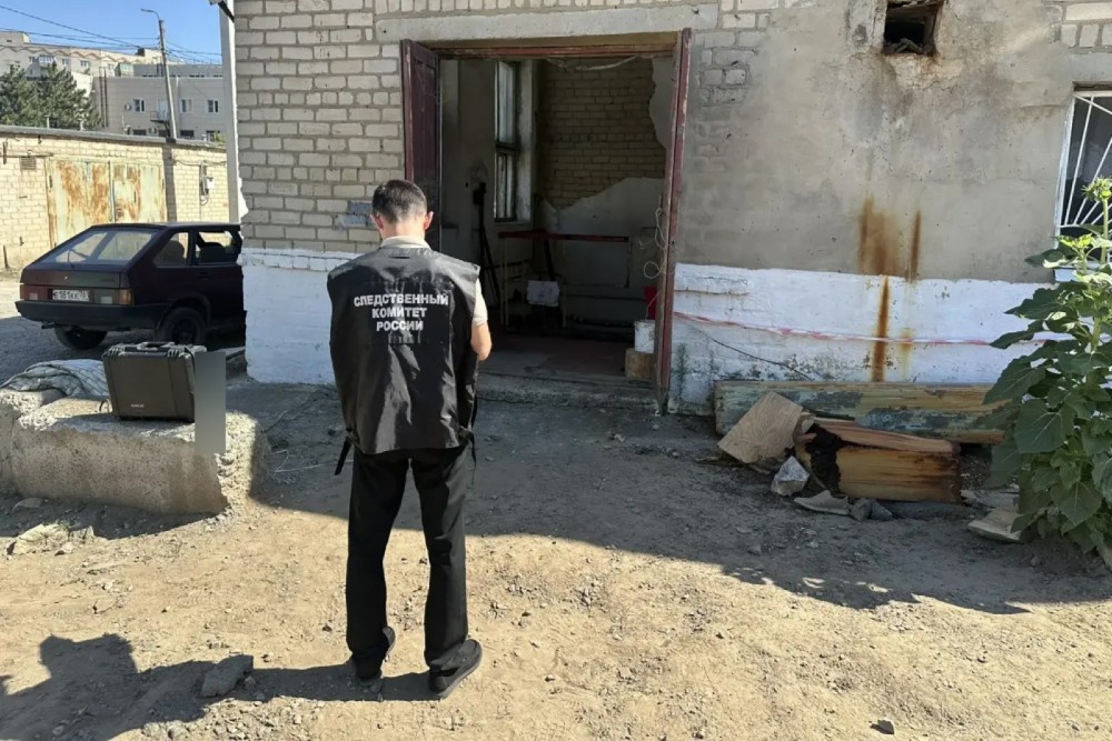 Еще двое работников госпитализированы.