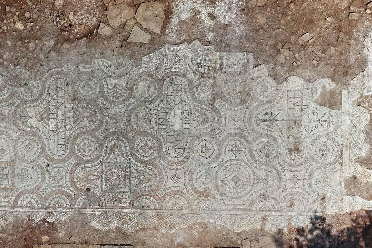 Раннехристианские мозаики возрастом 1600 лет с надписями о жертвователях, в том числе о паре, которая называла себя "великими грешниками".
