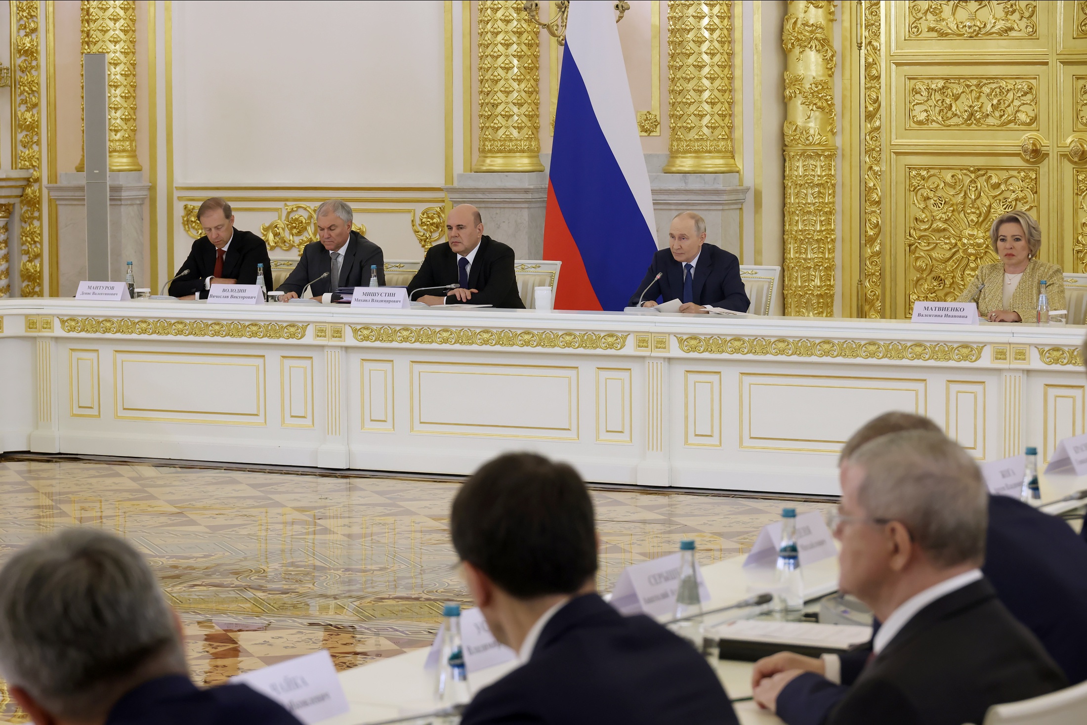 Владимир Путин назвал экономическую динамику в России скромной, но позитивной.