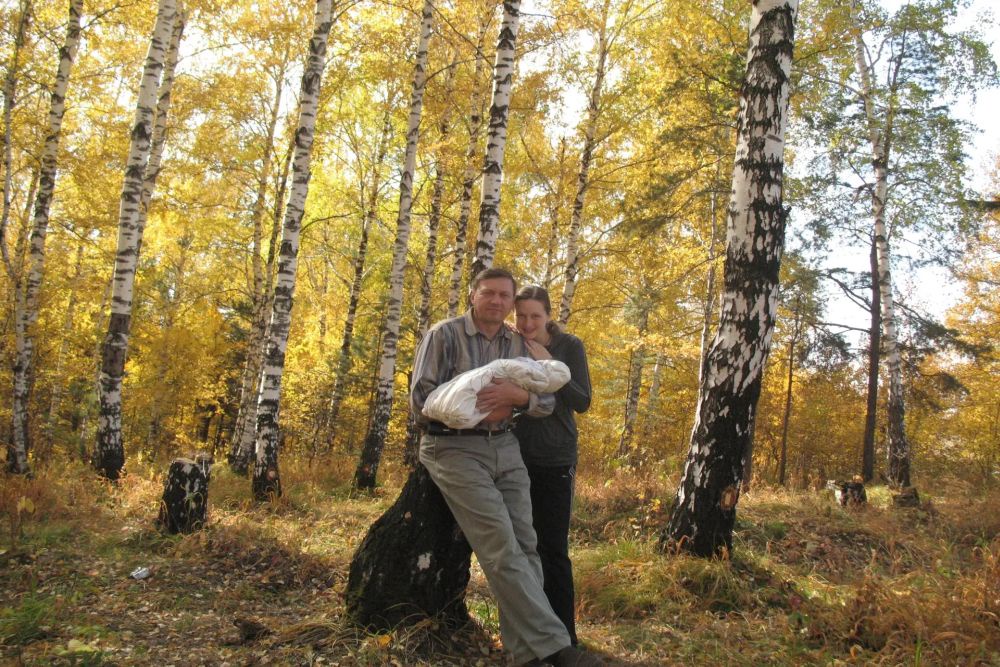 Федор Чуенко с дочкой на руках. Фото сделано незадолго до гибели лучшего пожарного.