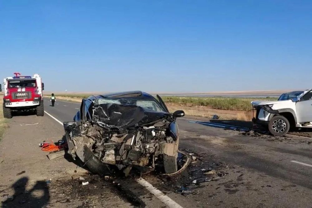 В Калмыкии авария на трассе унесла жизнь одного человека, пять пострадавших госпитализированы