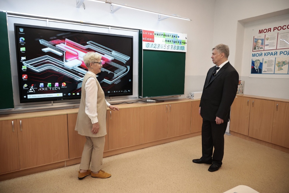 Перед началом совещания глава региона осмотрел учреждение после капитального ремонта.