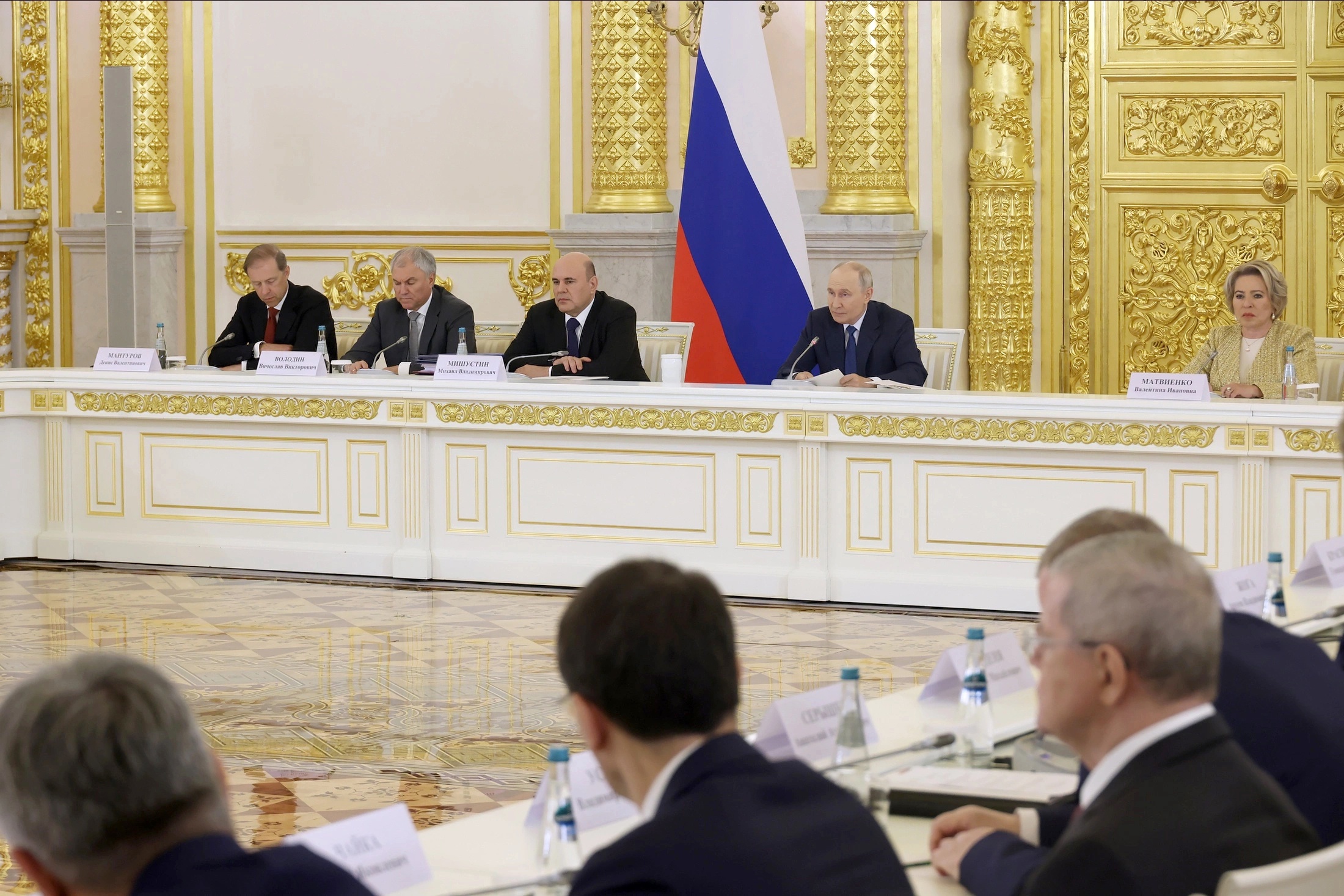 Владимир Путин назвал экономическую динамику в России скромной, но позитивной.