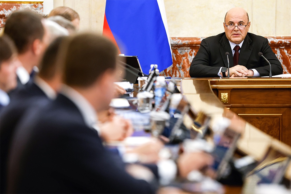 Михаил Мишустин поручил держать на особом контроле выполнение поручений президента по нацпроектам.