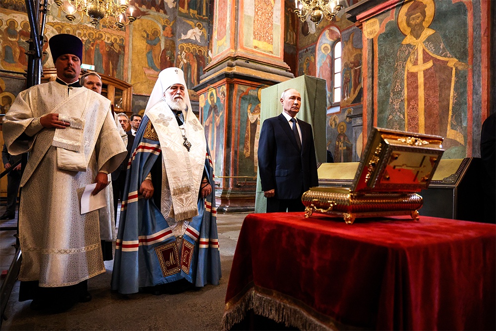 Владимир Путин принял участие в молебне в Архангельском соборе Московского Кремля. Владимир Путин принял участие в молебне в Архангельском соборе Московского Кремля.