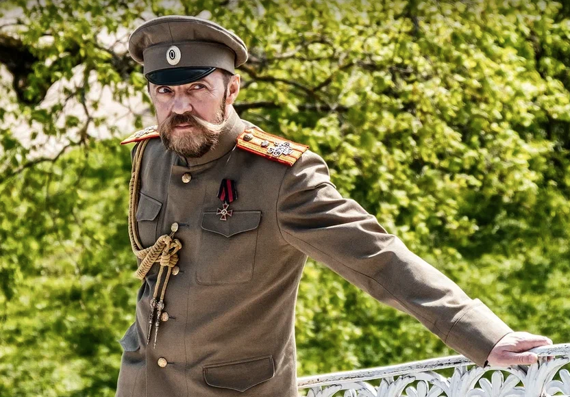Виталий Кищенко в роли Николая II в фильме "Романовы: преданность и предательство".