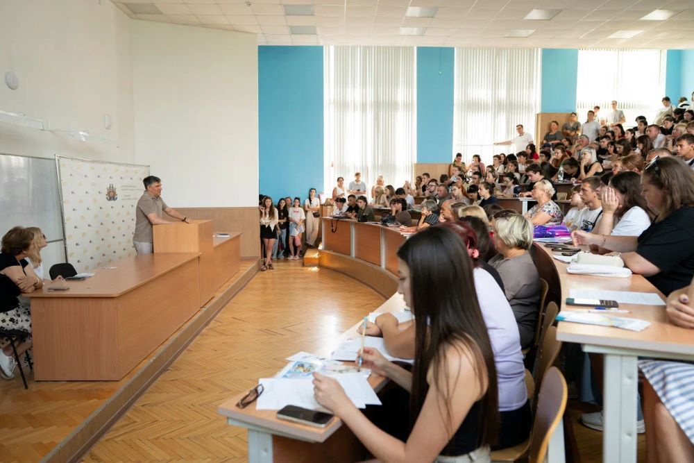 В Крыму подвели итоги вступительной кампании в вузы и колледжи. Самый высокий проходной балл был на специальность "Стоматология". В Крыму подвели итоги вступительной кампании в вузы и колледжи. Самый высокий проходной балл был на специальность "Стоматология".
