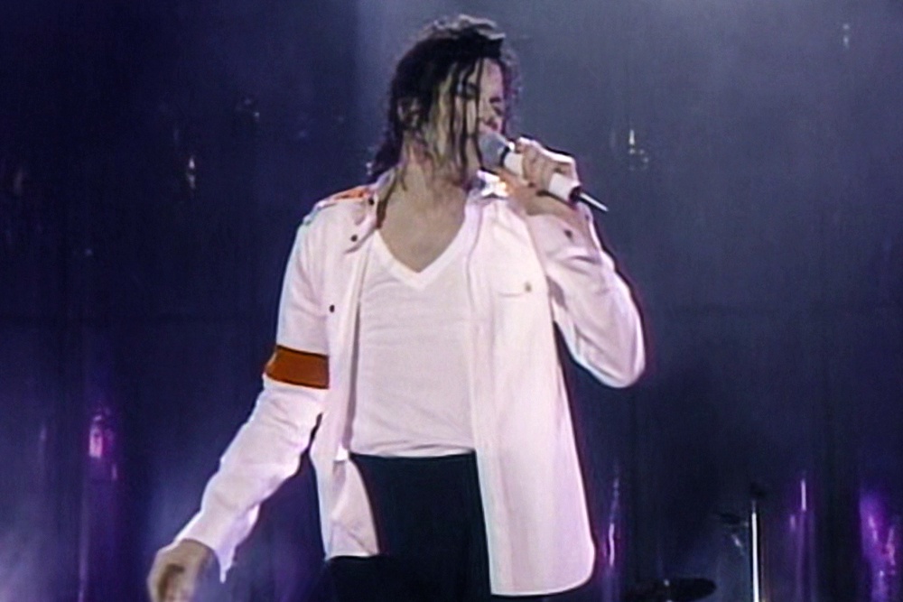Кадр из фильма-концерта "Michael Jackson Live in Bucharest: The Dangerous Tour" (1992)