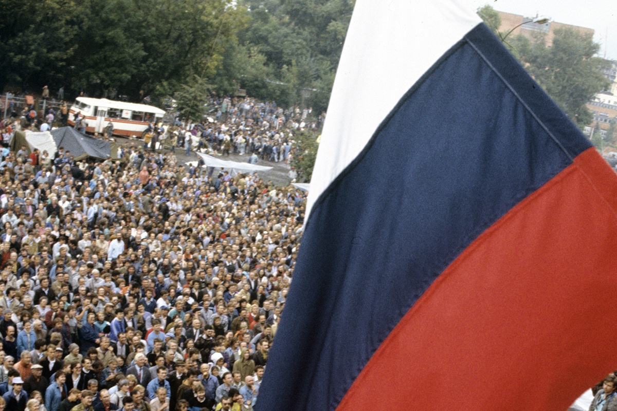 Триколор стал Национальным флагом РСФСР после путч 1991 года