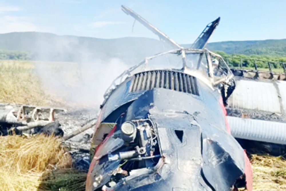 Самолет Ан-3 в поле у села Зональное на Сахалине. Самолет Ан-3 в поле у села Зональное на Сахалине.