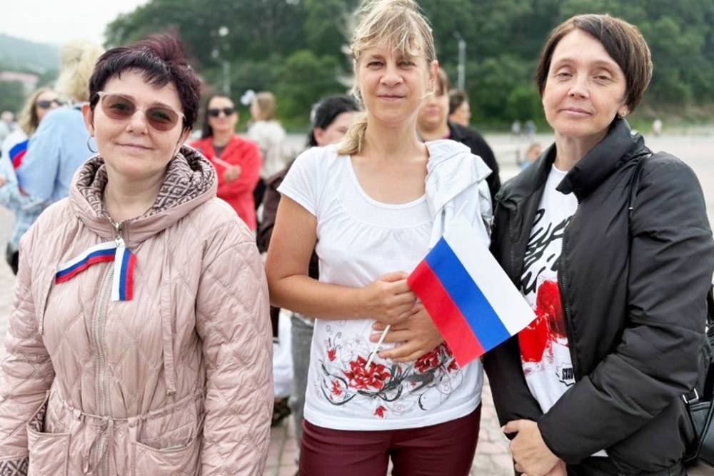 Жители Камчатки одними из первых начали отмечать День государственного флага России. 