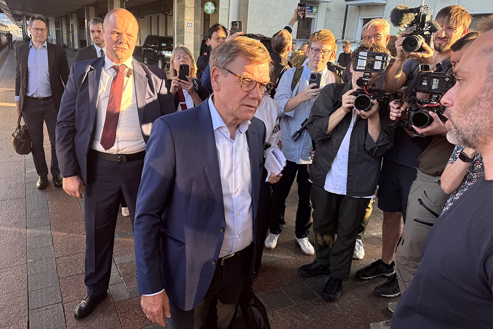 Глава МИД ФРГ Йоханн Вадефуль привез в Киев 60 миллионов евро, из которых большая часть пойдет всевозможным НКО и волонтерам. Глава МИД ФРГ Йоханн Вадефуль привез в Киев 60 миллионов евро, из которых большая часть пойдет всевозможным НКО и волонтерам.