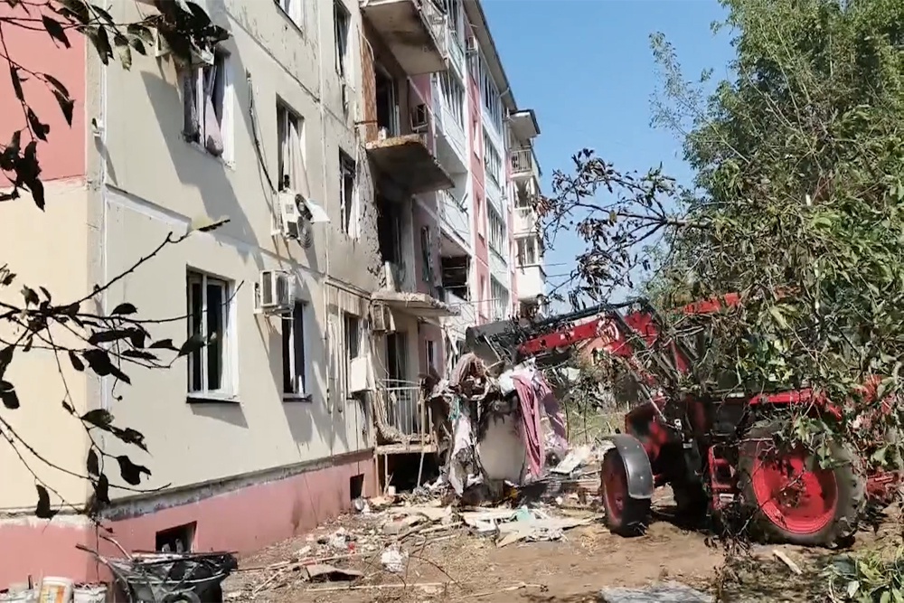 В Карасунском округе столицы Кубани ликвидируют последствия попадания обломков дрона по дому. В Карасунском округе столицы Кубани ликвидируют последствия попадания обломков дрона по дому.