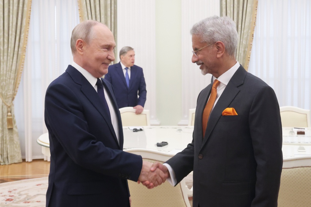 Президент РФ Владимир Путин и министр иностранных дел Индии Субраманьям Джайшанкар. Президент РФ Владимир Путин и министр иностранных дел Индии Субраманьям Джайшанкар.