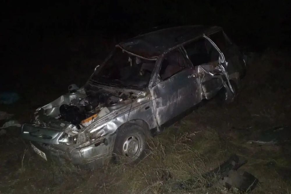 Потерявший управление автомобиль выехал в кювет