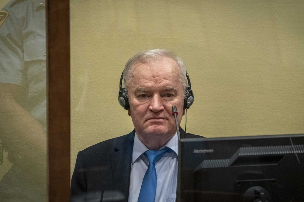Лидер боснийских сербов генерал Ратко Младич скончался в тюрьме в Гааге.
