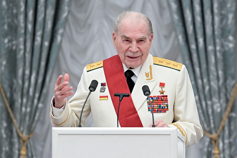 Ветеран Великой Отечественной войны, Герой Советского Союза, государственный советник юстиции 1 класса Борис Кравцов, удостоенный ордена "За заслуги перед Отечеством" I степени.