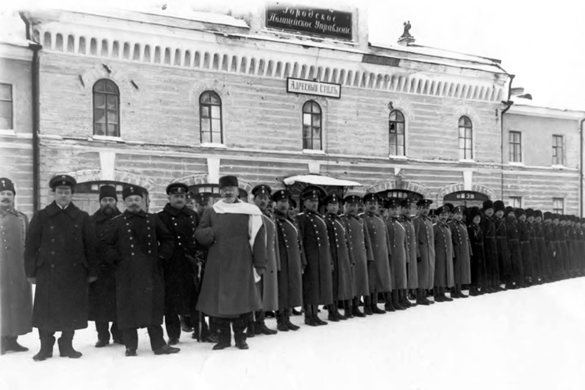 Архангельский гражданский губернатор С. М. Бибиков с чинами полиции. 1916 г.