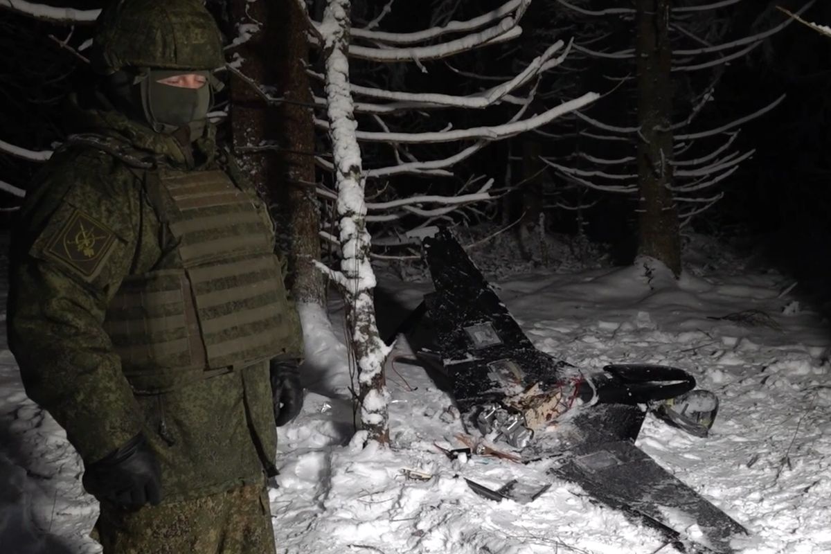 Сразу после атаки Министерство обороны России показало видео со сбитым украинским БПЛА.