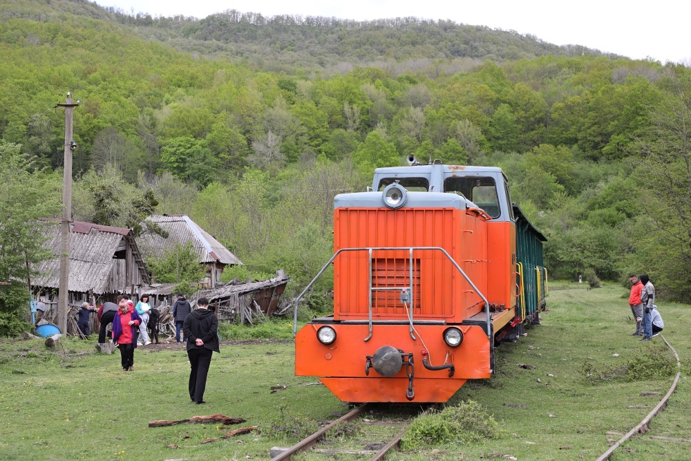 В будние дни локомотивы развозили сельчан, доставляли хлеб и почту, а в выходные превращались в туристические поезда