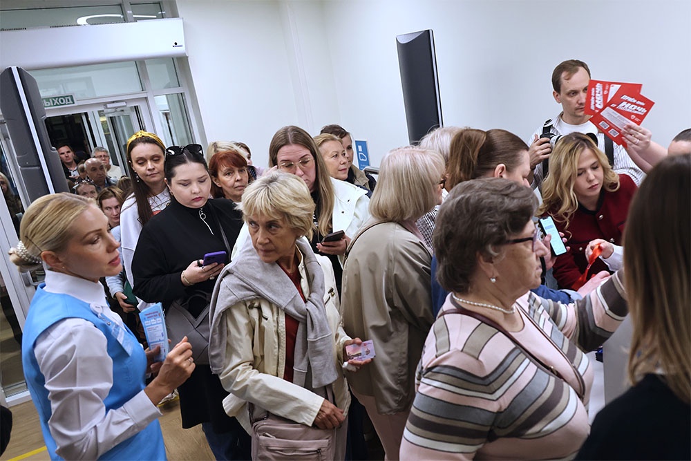 Самая популярная услуга чекапа - биоимпедансный анализ состава тела. К аппарату выстроилась длинная очередь.