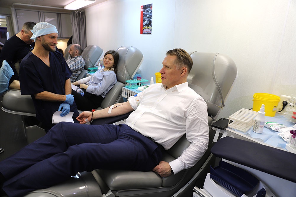 Глава Минздрава Михаил Мурашко регулярно сдает кровь в качестве донора. Глава Минздрава Михаил Мурашко регулярно сдает кровь в качестве донора.