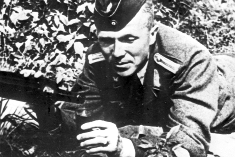 Советский разведчик Николай Кузнецов, 1942 год. Советский разведчик Николай Кузнецов, 1942 год.