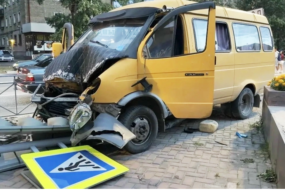 Водитель автобуса, сбившего пятерых пешеходов, заявил, что не справился с управлением из-за плохого самочувствия. 
