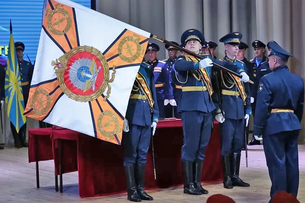 В последний день лета для курсантов и преподавателей состоялась важная церемония - новое училище обрело свое знамя.