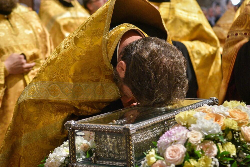 Из Петербурга десница святителя Спиридона отправилась в Псков. 