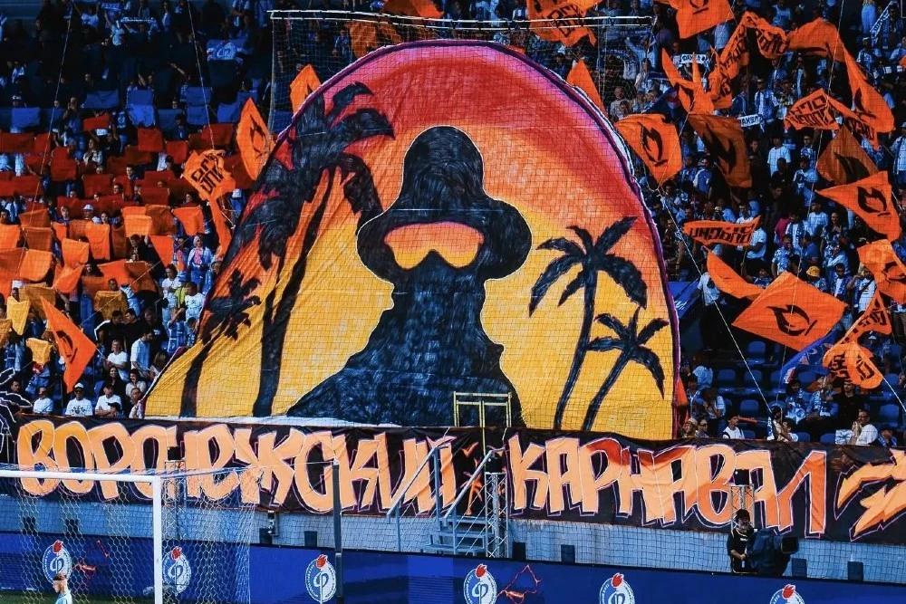 В рамках шестого тура РПЛ "Факел" принимал на своем поле чемпиона страны, "Зенит". В рамках шестого тура РПЛ "Факел" принимал на своем поле чемпиона страны, "Зенит".