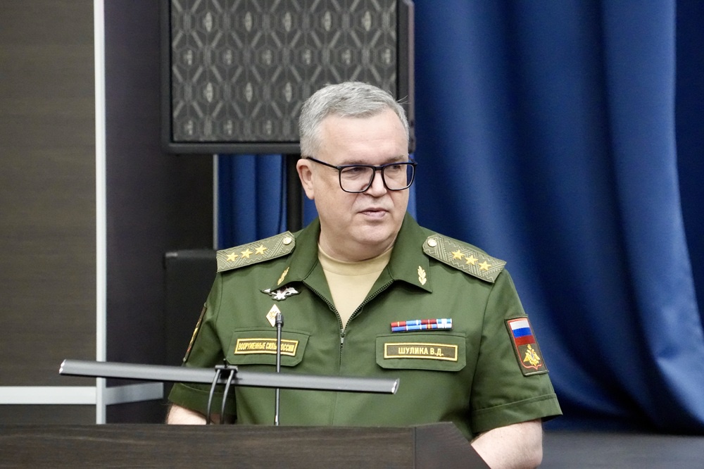 Заммнистра обороны РФ генерал-полковник Виталий Шулика. Заммнистра обороны РФ генерал-полковник Виталий Шулика.