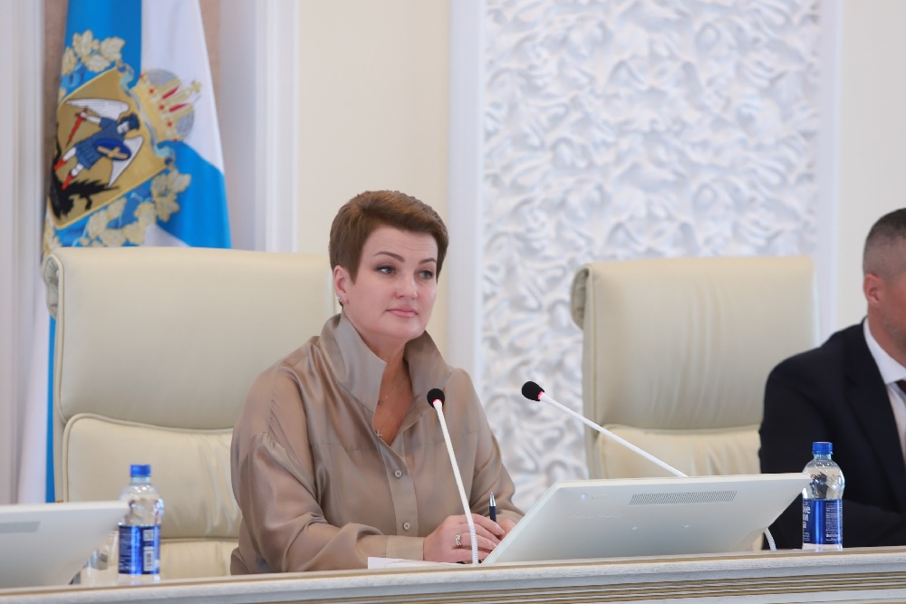 Глава Архангельского областного Собрания депутатов Екатерина Прокопьева: Педагоги Поморья должны чувствовать поддержку