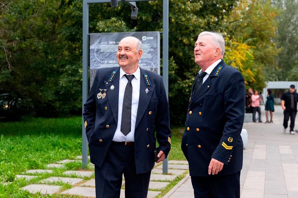 Связь поколений в коллективе разреза очень сильна.
