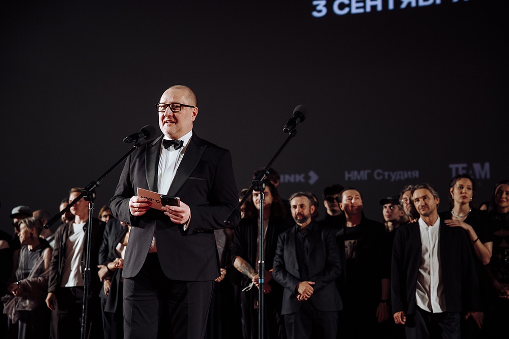 В зале были все видные представители современной отечественной киноиндустрии. В зале были все видные представители современной отечественной киноиндустрии.