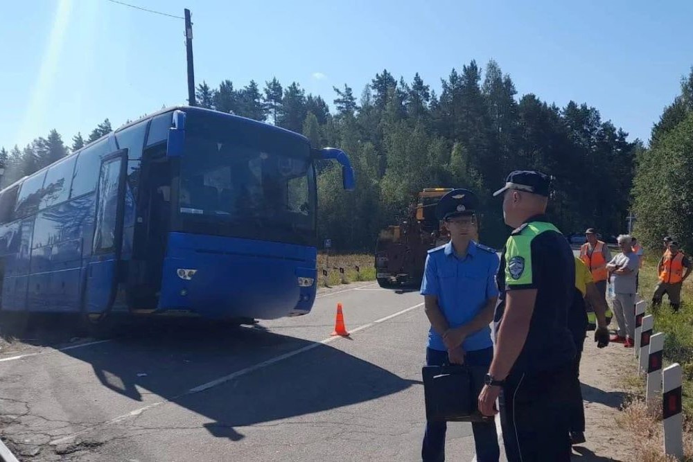 В ДТП на железнодорожном переезде в Ленинградской области пострадали ярославские паломники. В ДТП на железнодорожном переезде в Ленинградской области пострадали ярославские паломники.