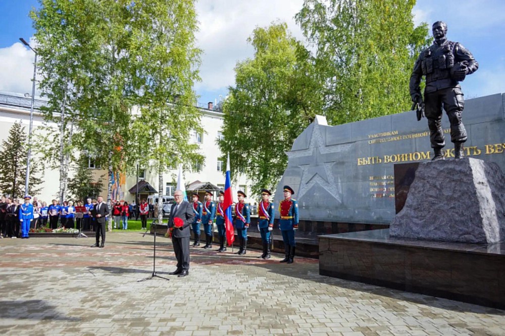 В Кирове открыли Аллею славы.