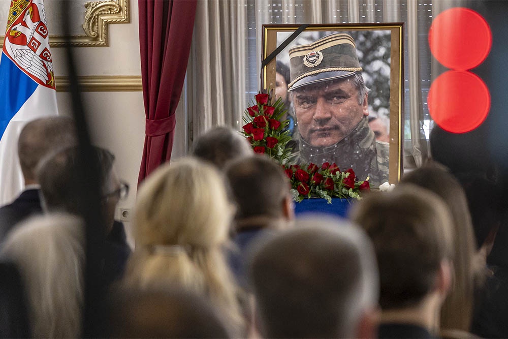 Сербия простилась с Ратко Младичем. Генерал будет похоронен с высшими воинскими почестями. Сербия простилась с Ратко Младичем. Генерал будет похоронен с высшими воинскими почестями.