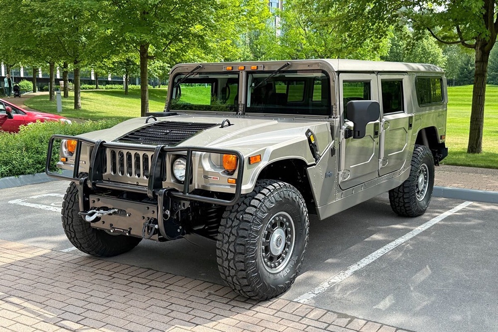За Hummer H1 2005 года выпуска хотят почти 30 млн рублей. За Hummer H1 2005 года выпуска хотят почти 30 млн рублей.