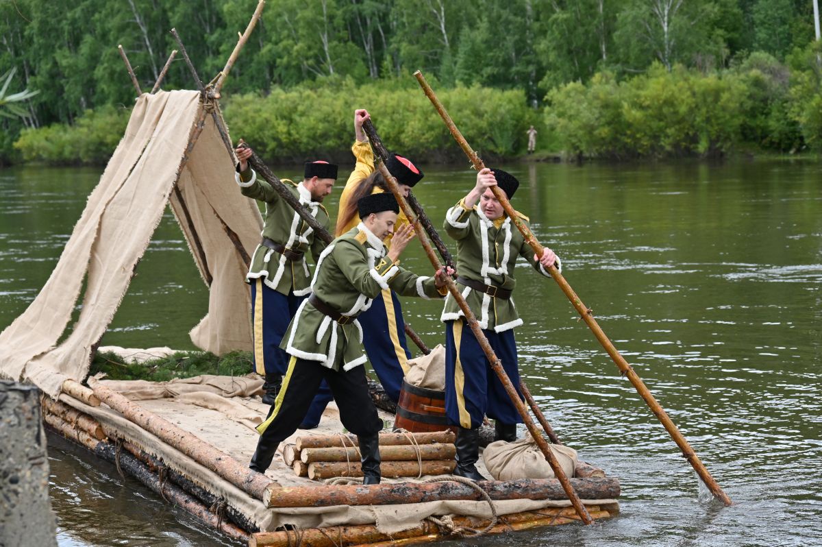 Исторический сплав-реконструкция на реке Ингода в честь 370-летия российского Забайкалья. Исторический сплав-реконструкция на реке Ингода в честь 370-летия российского Забайкалья.