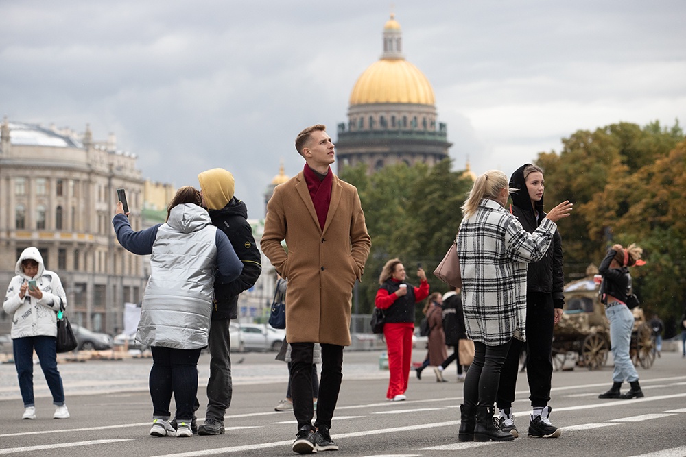 В Санкт-Петербург и его окрестности осенью едут десятки тысяч путешественников