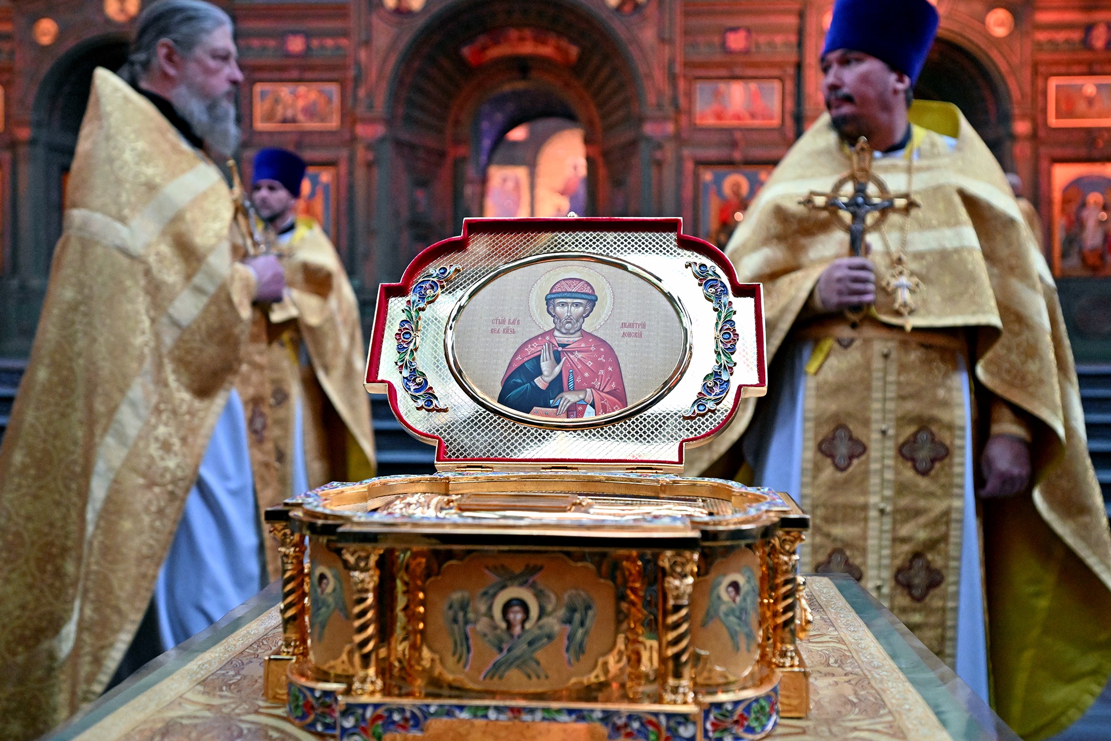 Ковчег с частицей мощей великого князя Дмитрия Донского в Главном храме Вооруженных Сил РФ в подмосковном парке "Патриот"