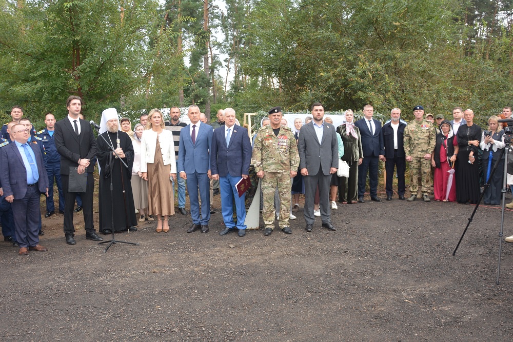 Из Воронежа передали на фронт партию автотехники, дроны и средства связи Из Воронежа передали на фронт партию автотехники, дроны и средства связи