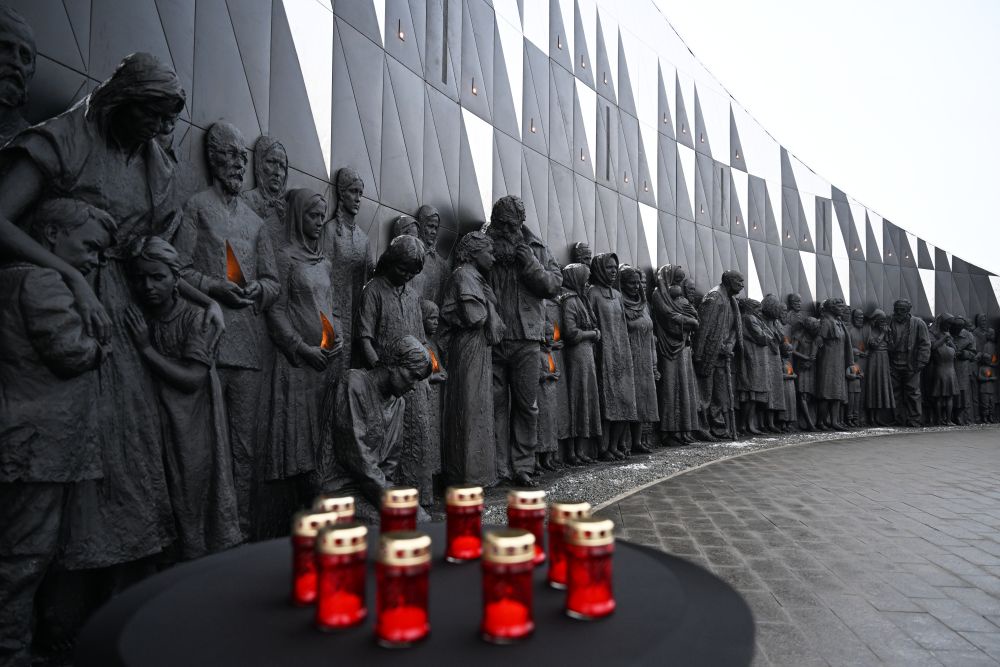 Мемориал в память о жертвах нацистского геноцида установлен в деревне Зайцево под Гатчиной. Мемориал в память о жертвах нацистского геноцида установлен в деревне Зайцево под Гатчиной.