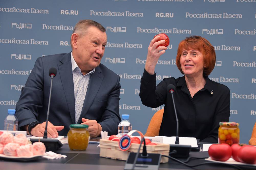 Заместитель главного редактора "Российской газеты" Ядвига Юферова рассказала, как Виктор Шутов подсказал идею запустить семена помидоров в космос. главный сюжет