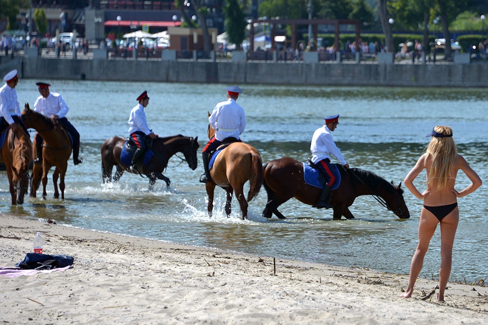 Казаки - непременная часть российского пейзажа.