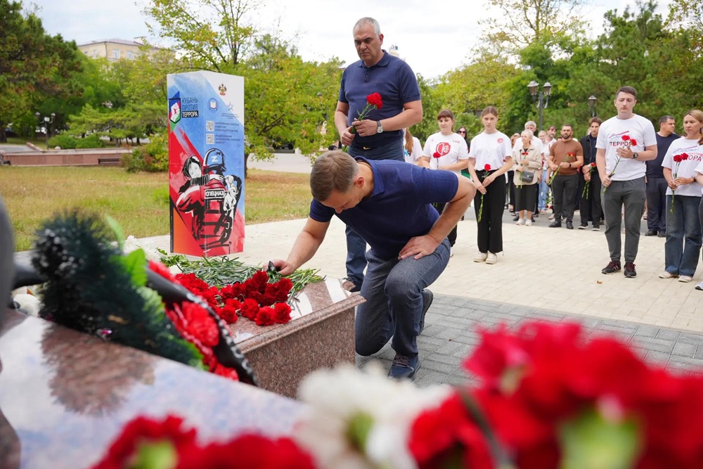 В сквере имени А. Н. Рыбнева почтили память жертв трагедии
