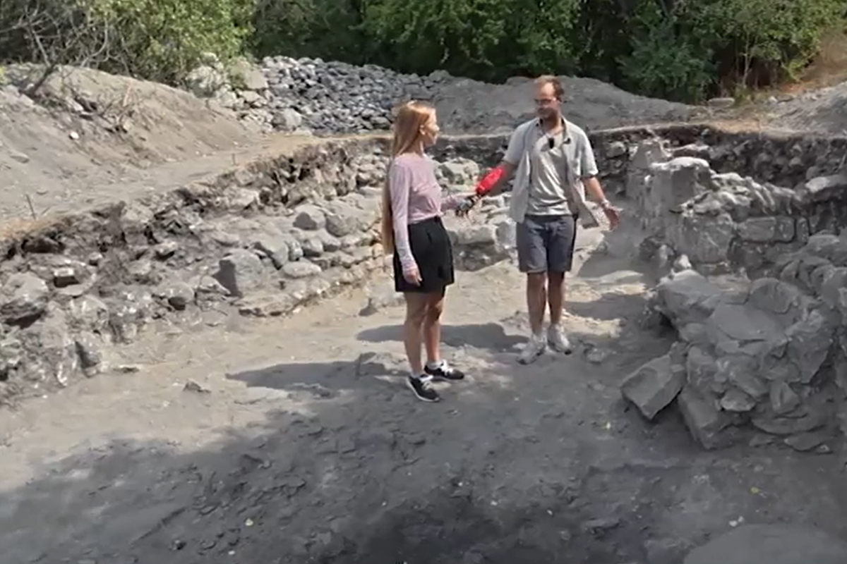 Обнаруженная центральная улица подземного города Бакла.